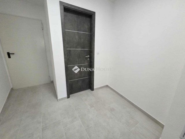 Eladó üzlethelyiség, Szegeden, Kálvária téren 45.9 M Ft