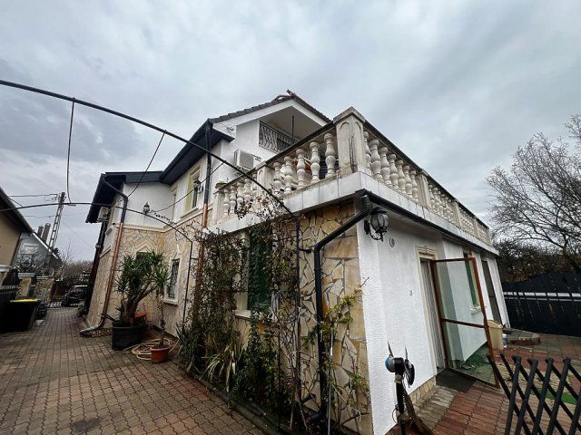 Eladó családi ház, Gödöllőn 199.9 M Ft, 9 szobás