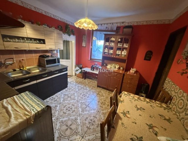 Eladó családi ház, Vecsésen, Felsőhalom utcában 65 M Ft