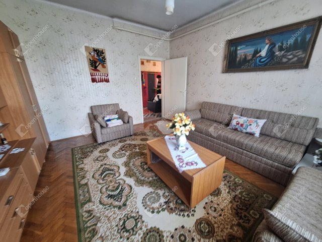 Eladó családi ház, Ajkán 68 M Ft, 4 szobás
