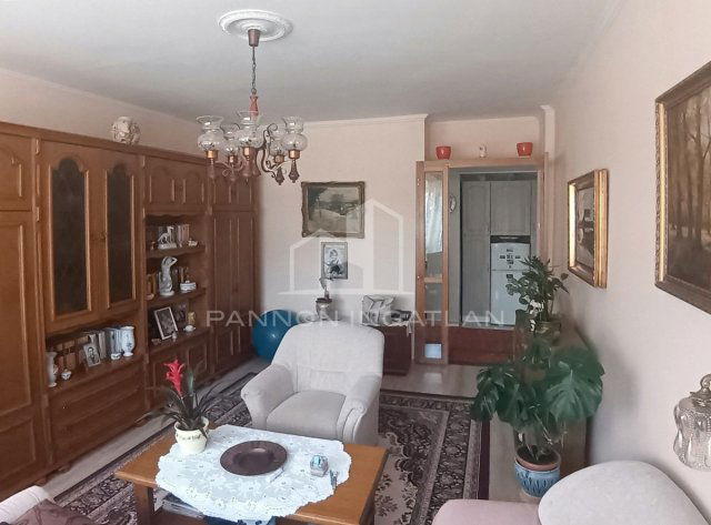 Eladó téglalakás, Veszprémben 59 M Ft, 2+1 szobás