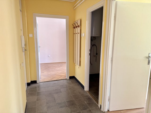Eladó téglalakás, Pécsett, Jakabhegyi úton 51 M Ft, 2 szobás