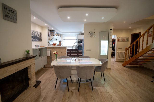 Eladó családi ház, Tiszaújvárosban 125 M Ft, 5 szobás