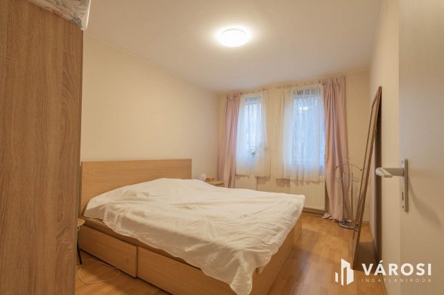 Kiadó téglalakás, albérlet, Szegeden 200 E Ft / hó, 3 szobás