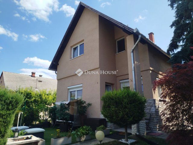 Eladó családi ház, Velencén 99 M Ft, 6 szobás