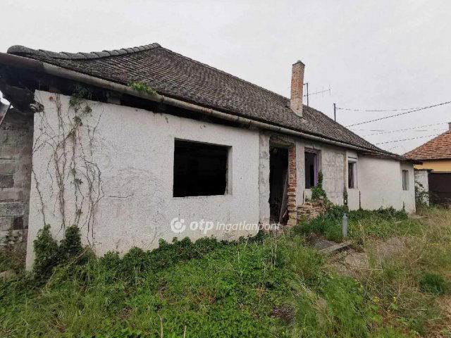 Eladó családi ház, Baján 34 M Ft, 2 szobás