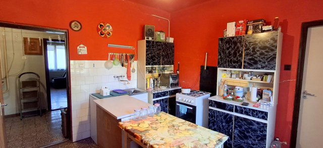 Eladó családi ház, Pécsett 50 M Ft, 3 szobás