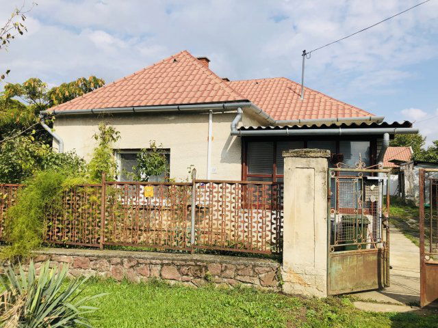 Eladó családi ház, Nemesgulácson 67.9 M Ft, 4 szobás