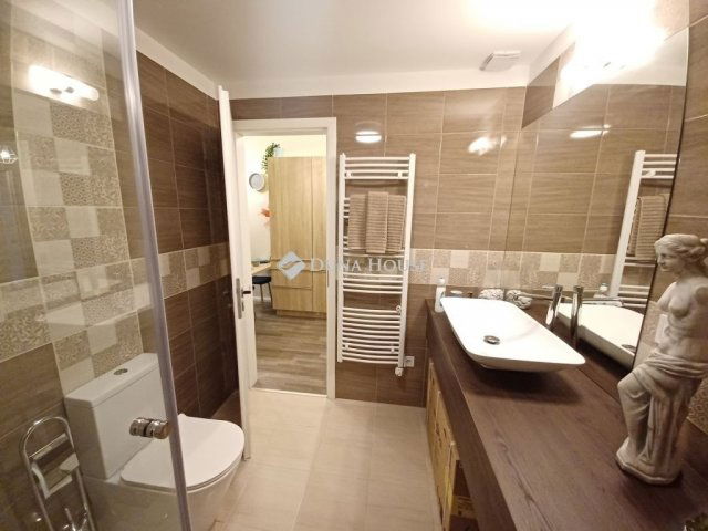 Eladó téglalakás, Budapesten, VI. kerületben 44.9 M Ft, 1 szobás