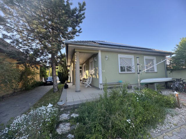 Eladó családi ház, Vámosszabadin 119.9 M Ft, 4 szobás