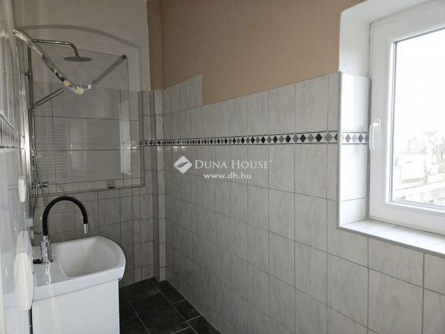 Eladó családi ház, Véménden 54.9 M Ft, 5 szobás