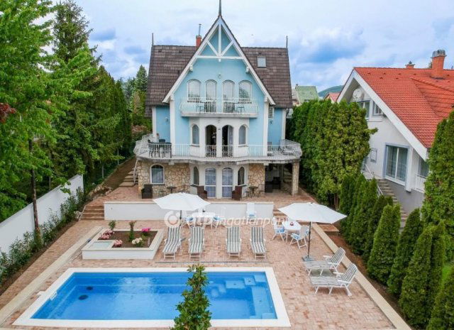 Eladó családi ház, Balatonfüreden 799 M Ft, 11 szobás