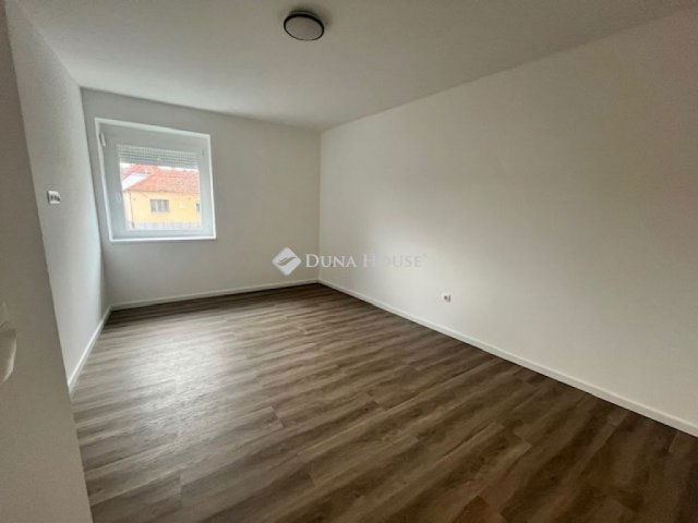 Eladó családi ház, Pécsváradon 79.9 M Ft, 4 szobás