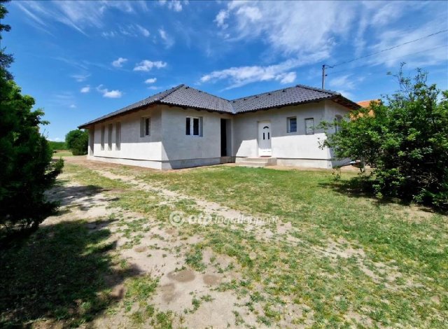 Eladó családi ház, Szentmártonkátán 40 M Ft, 3 szobás