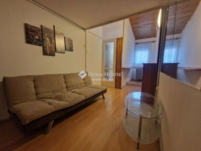 Eladó családi ház, Budapesten, XV. kerületben 49.9 M Ft