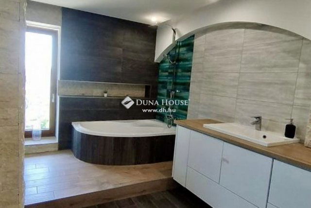 Eladó családi ház, Szentendrén 149 M Ft, 4 szobás