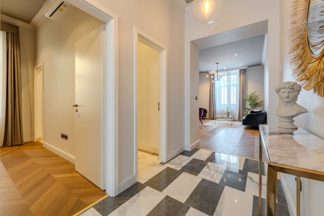 Eladó téglalakás, Budapesten, VI. kerületben, Andrássy úton