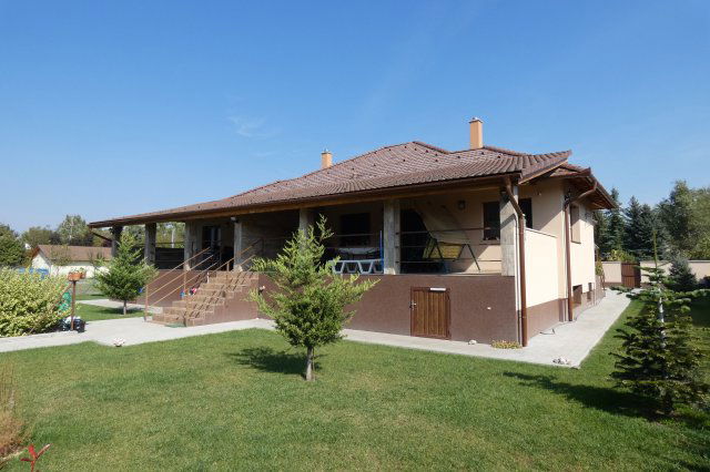 Eladó családi ház, Szigetcsépen 240 M Ft, 4 szobás