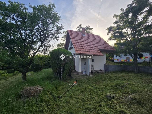 Eladó nyaraló, Pécsett 15 M Ft, 2 szobás / költözzbe.hu