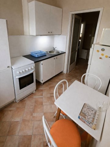 Eladó panellakás, Komlón 24.9 M Ft, 1+1 szobás