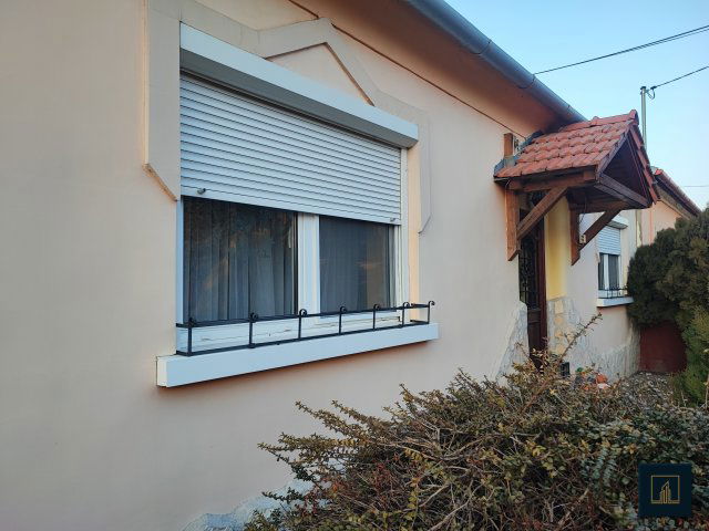 Eladó ikerház, Mosonmagyaróváron 68.5 M Ft, 4 szobás