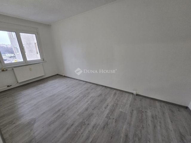 Eladó panellakás, Székesfehérvárott 49.5 M Ft, 2 szobás