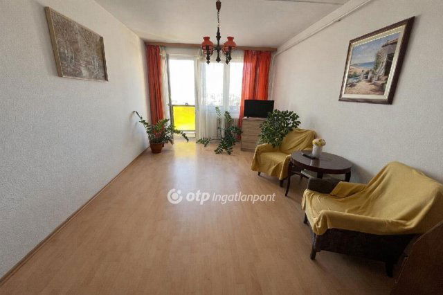 Eladó panellakás, Győrött 49.9 M Ft, 2 szobás