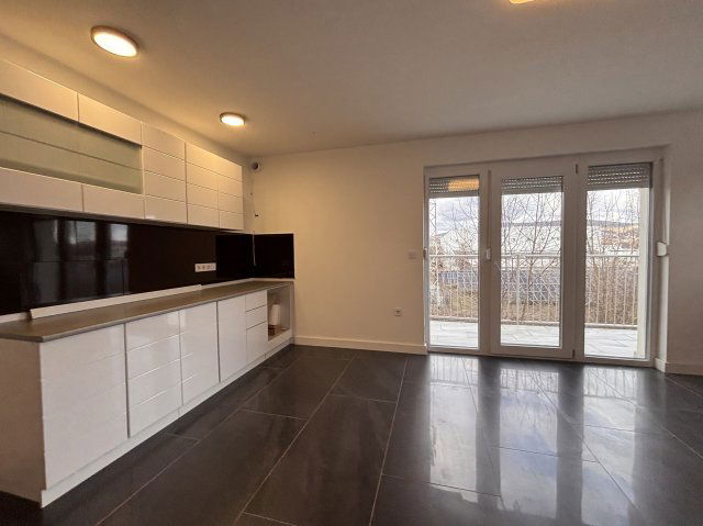 Kiadó téglalakás, albérlet, Pécsett, Móra Ferenc utcában