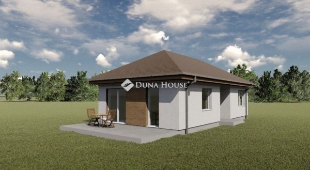 Eladó családi ház, Dánszentmiklóson 52 M Ft, 3 szobás