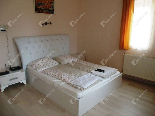 Eladó családi ház, Hévízen 119.9 M Ft, 5 szobás