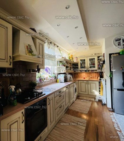 Eladó családi ház, Szentendrén 88 M Ft, 3 szobás