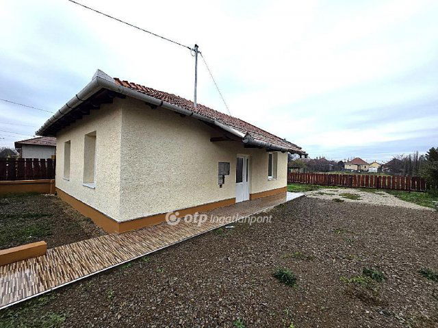 Eladó családi ház, Hevesen 31.5 M Ft, 2 szobás