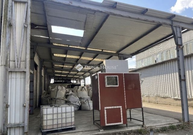 Kiadó ipari ingatlan, Petőfibányán 2473 E Ft / hó