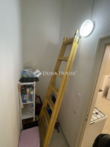 Eladó téglalakás, Budapesten, VI. kerületben 74.5 M Ft, 1 szobás