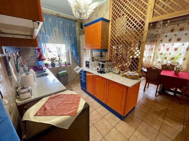 Eladó családi ház, Alsónémediben 450 M Ft, 10 szobás