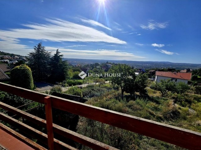 Eladó családi ház, Pécsett 88.9 M Ft, 3 szobás