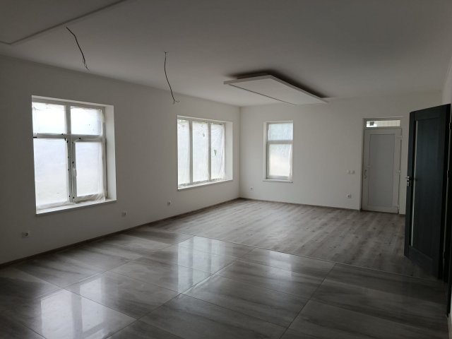 Eladó téglalakás, Nyíregyházán 95 M Ft, 4 szobás
