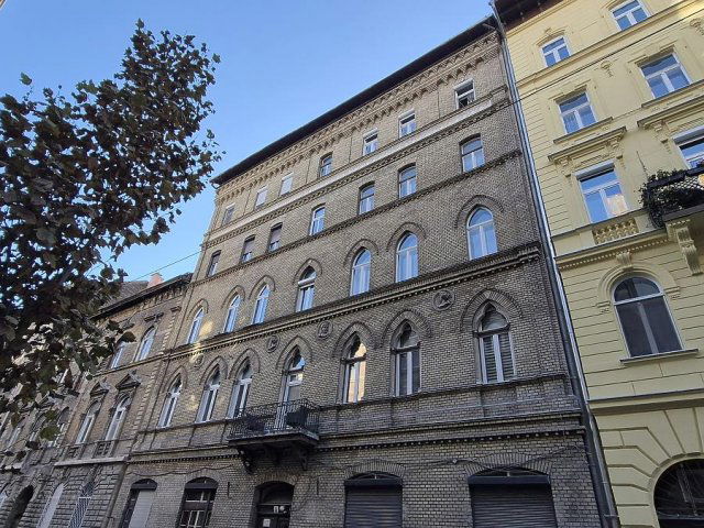 Eladó téglalakás, Budapesten, VI. kerületben 89.9 M Ft, 4 szobás