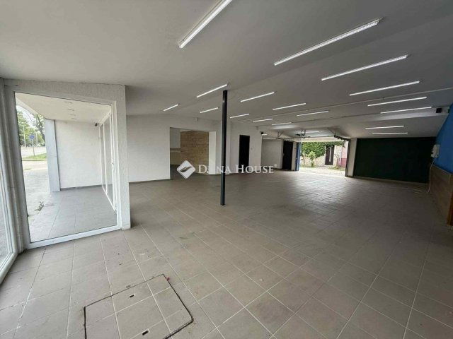 Eladó családi ház, Kecskeméten 100 M Ft, 2 szobás