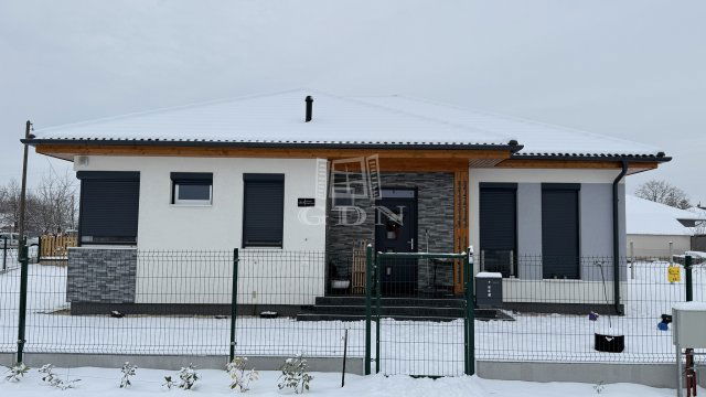 Eladó családi ház, Kecskeméten 81.5 M Ft, 2 szobás