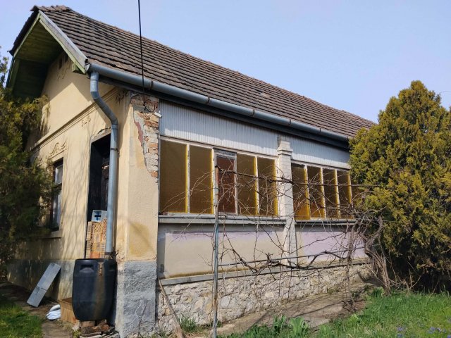 Eladó családi ház, Erdőkürtön 13 M Ft, 2 szobás