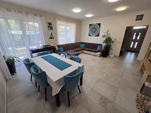 Eladó családi ház, Kistarcsán 239 M Ft, 4 szobás