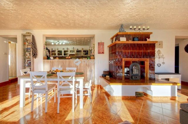 Eladó családi ház, Olaszfán 96 M Ft, 4 szobás