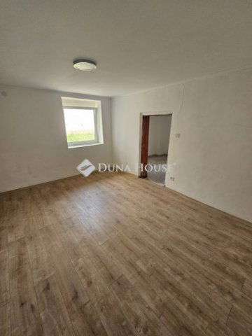 Eladó családi ház, Újpetrén 14.9 M Ft, 2 szobás