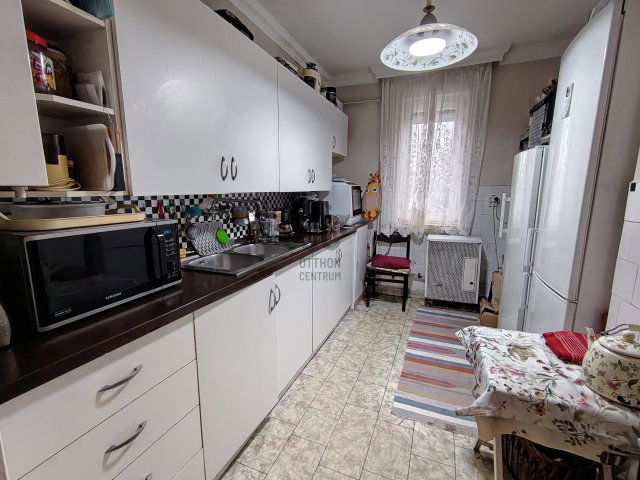 Eladó téglalakás, Vácon 59.5 M Ft, 3 szobás