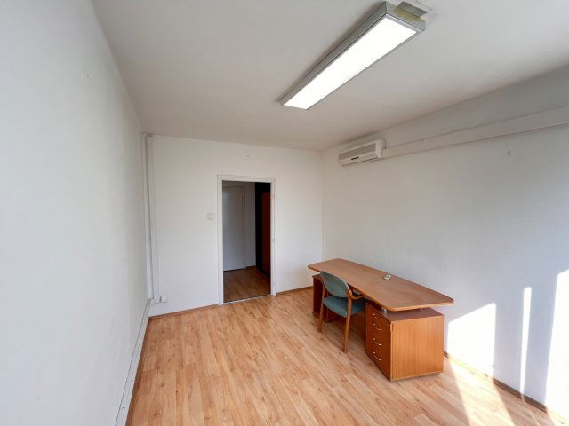 Kiadó iroda, Kaposváron, Raktár utcában 64 E Ft / hó, 1 szobás