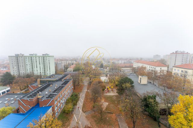 Eladó panellakás, Pécsett 54.9 M Ft, 3 szobás