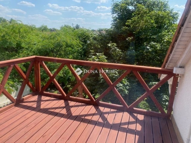 Eladó családi ház, Taksonyon 349 M Ft, 9 szobás