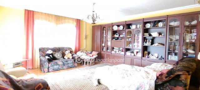 Eladó családi ház, Szentesen 67 M Ft, 6 szobás