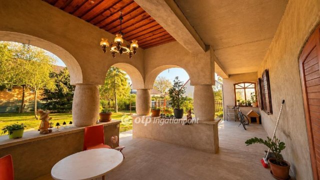 Eladó családi ház, Baracson 61.9 M Ft, 4 szobás